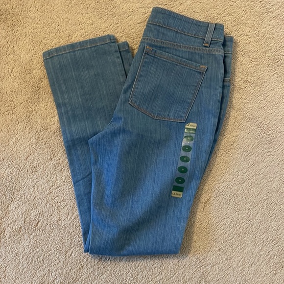 Women's True Shape Jeans, Straight-Leg Light Indigo Size 10 - Picture 5 of 9